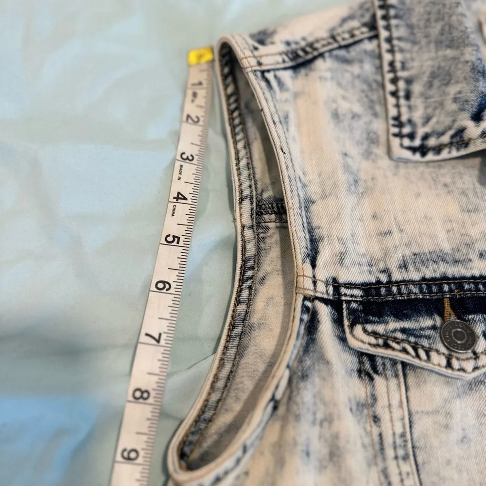 VTG ChiQle Y2K Acid Wash. Stone Wash. Denim Vest. Button Up Sleeveless Collared